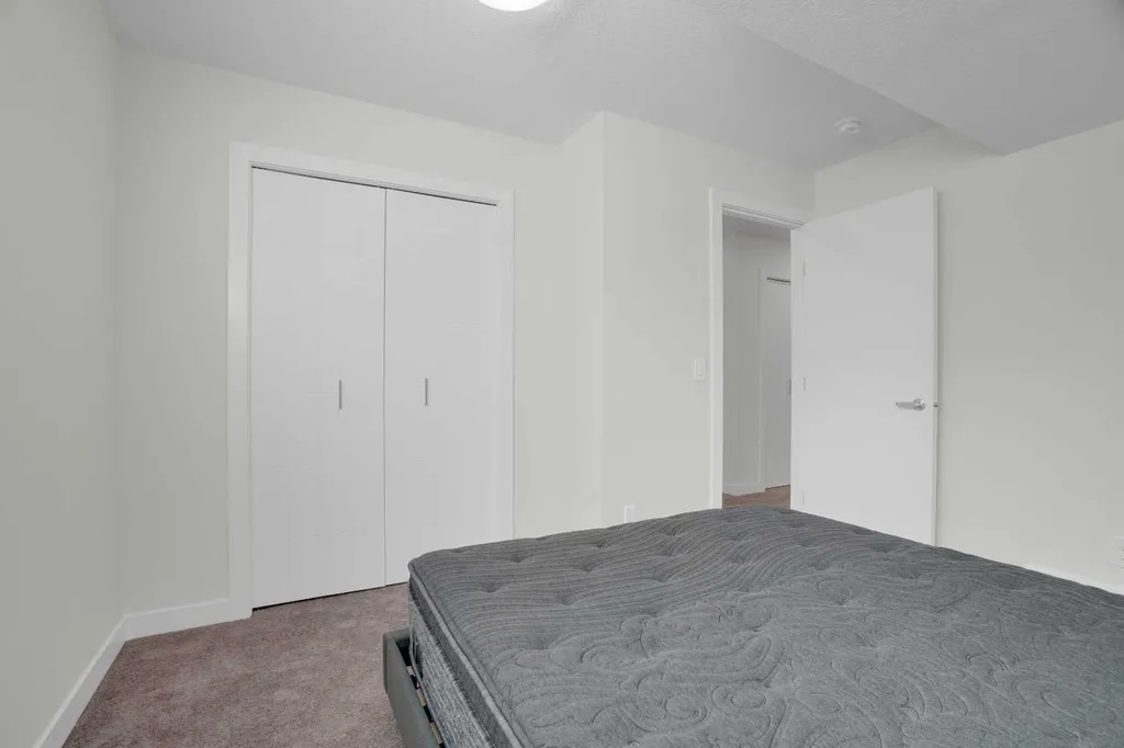 59 D'arcy Boulevard Okotoks AB T1S 5S6