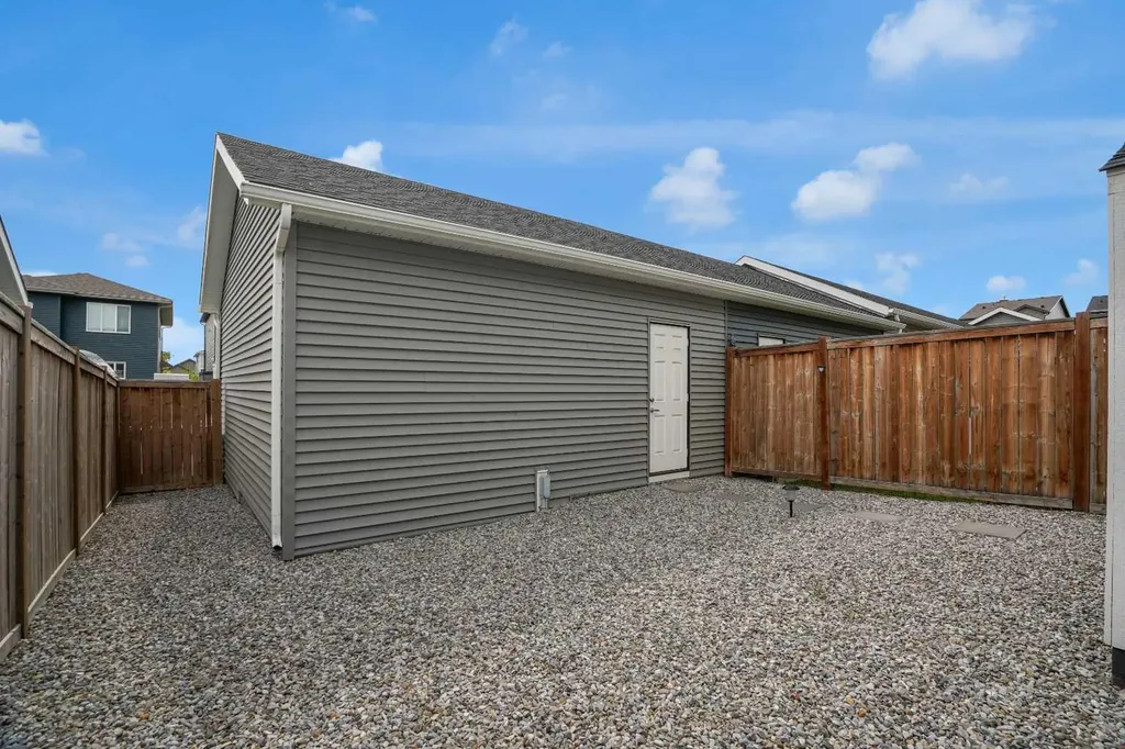 59 D'arcy Boulevard Okotoks AB T1S 5S6