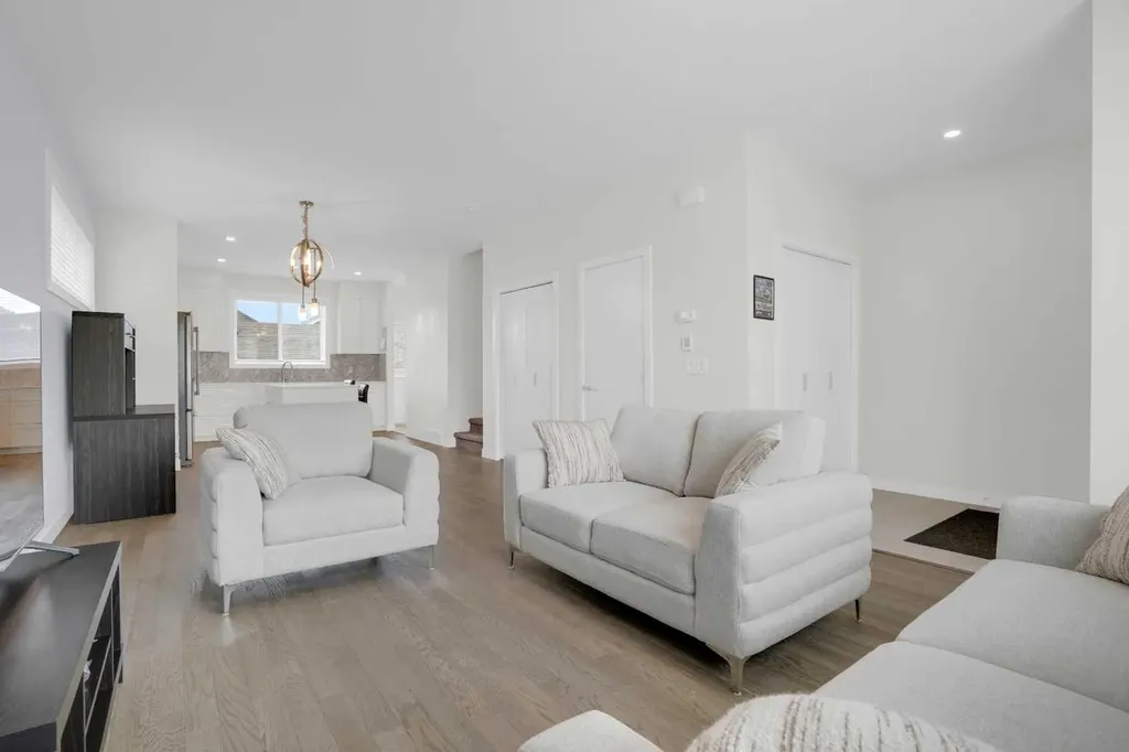 59 D'arcy Boulevard Okotoks AB T1S 5S6
