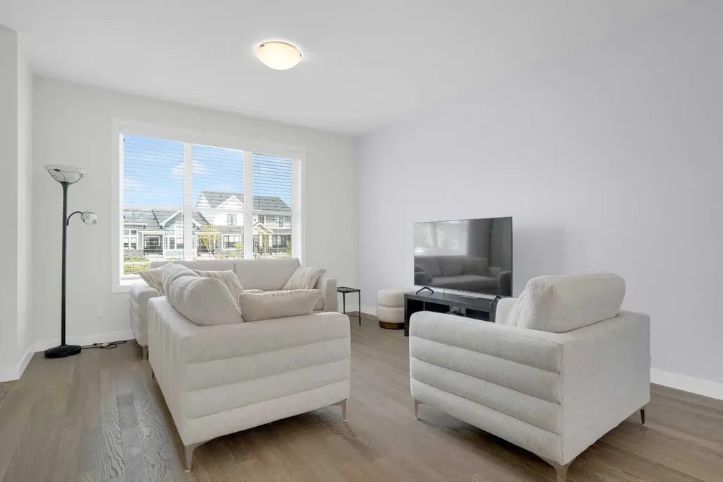59 D'arcy Boulevard Okotoks AB T1S 5S6