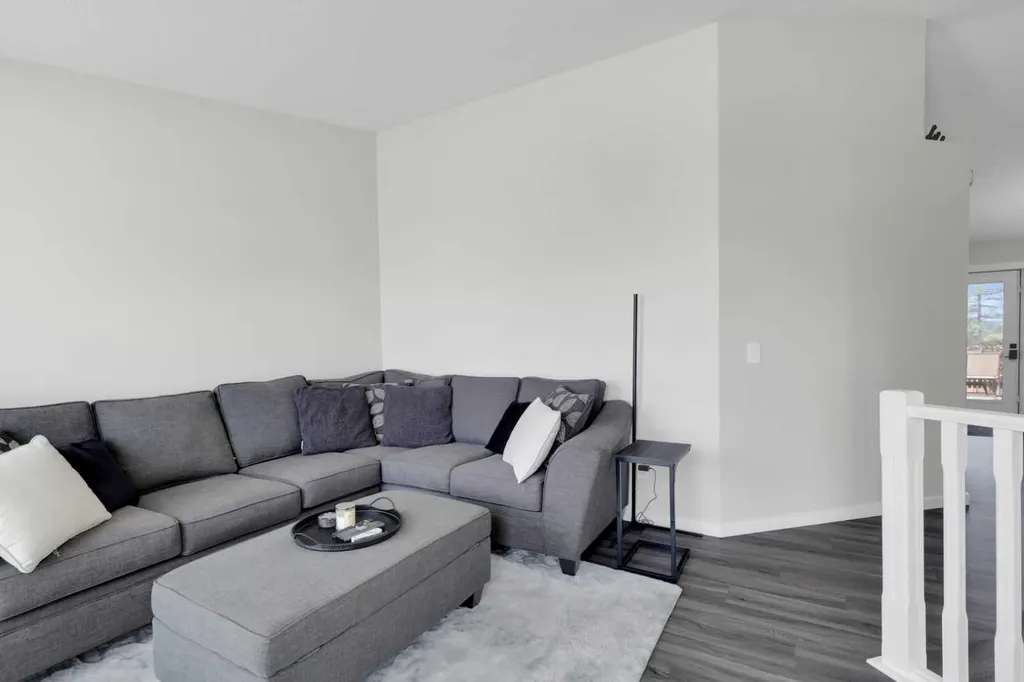 68 Ireland Crescent Red Deer AB T4R 3K8