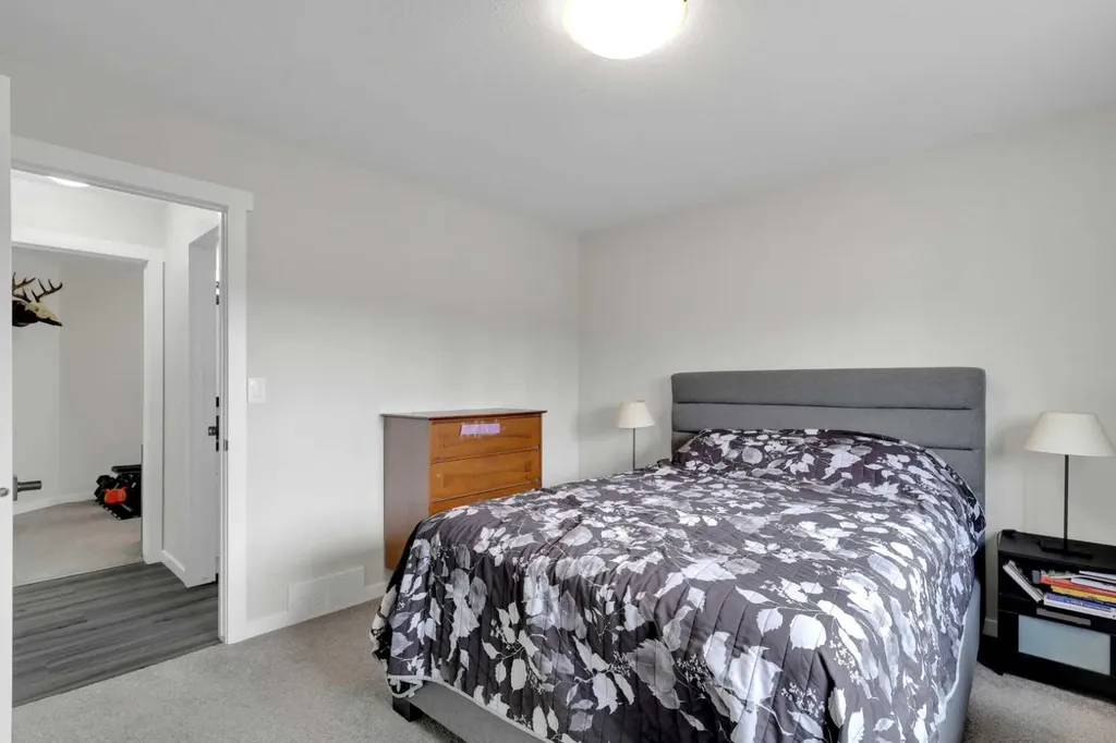 68 Ireland Crescent Red Deer AB T4R 3K8