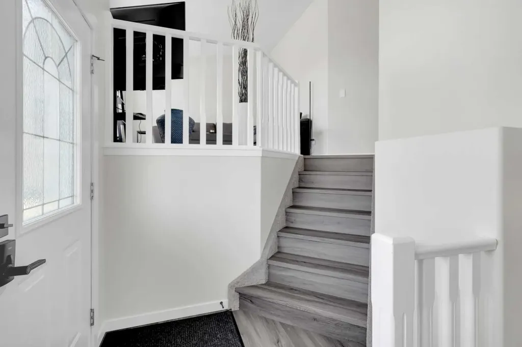68 Ireland Crescent Red Deer AB T4R 3K8