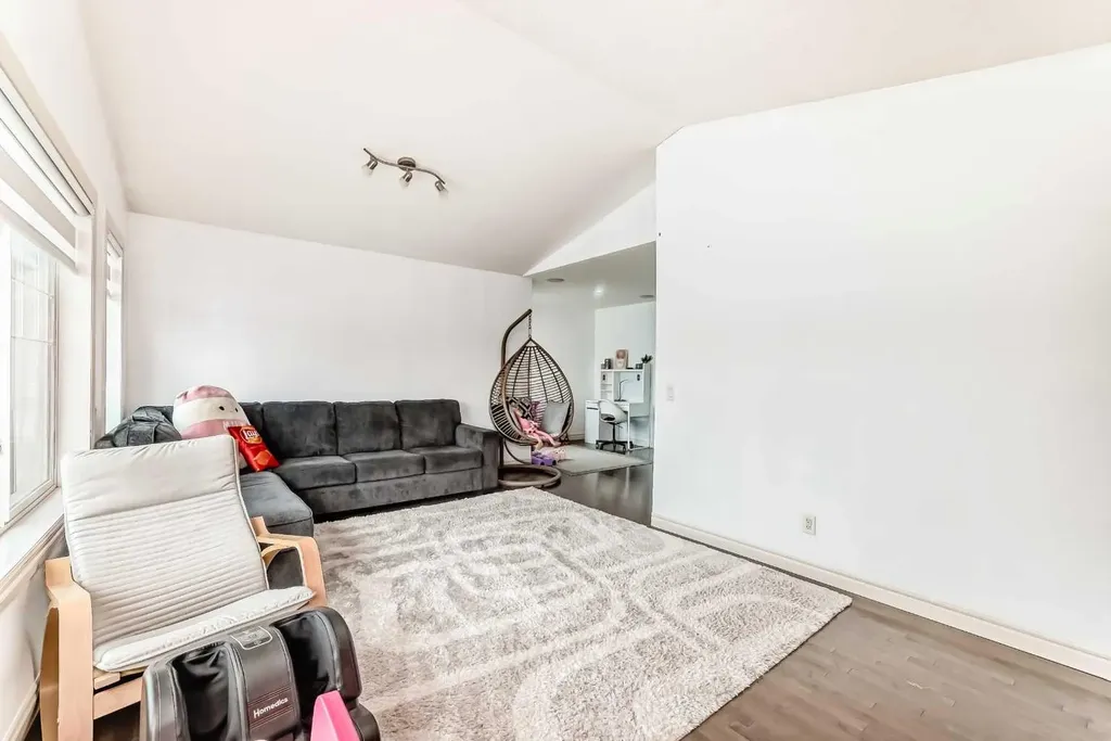 58 Bridleridge Green SW Calgary AB T2Y 0E4