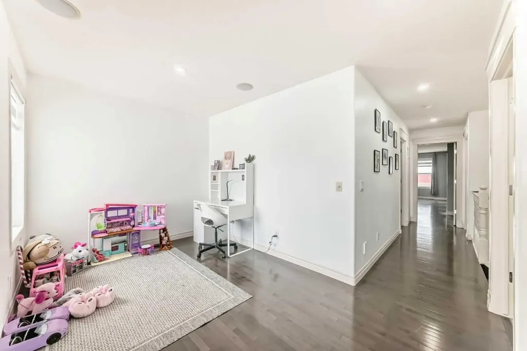 58 Bridleridge Green SW Calgary AB T2Y 0E4
