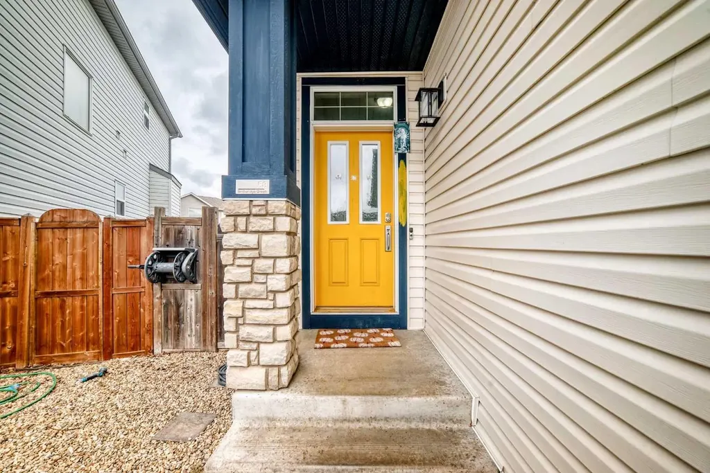 58 Bridleridge Green SW Calgary AB T2Y 0E4