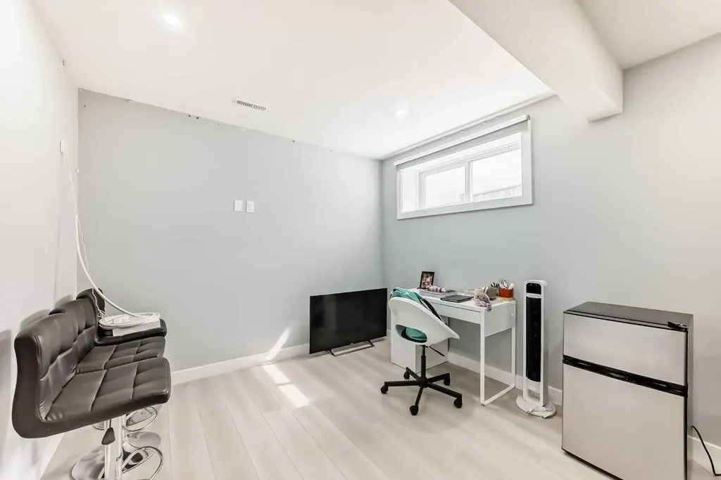 58 Bridleridge Green SW Calgary AB T2Y 0E4