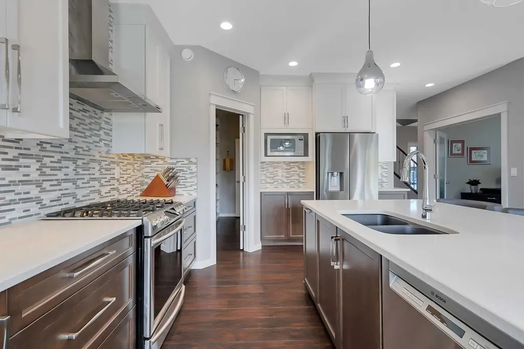 138 Lalor Drive Red Deer AB T4R 0R5