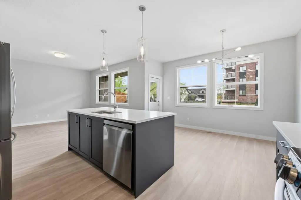 201 Cooperswood Green SW Airdrie AB T3B3Y6
