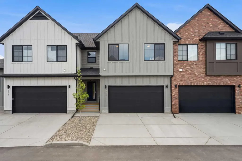 201 Cooperswood Green SW Airdrie AB T3B3Y6