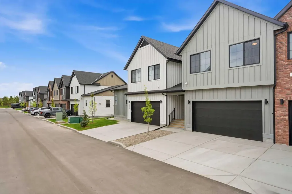 201 Cooperswood Green SW Airdrie AB T3B3Y6