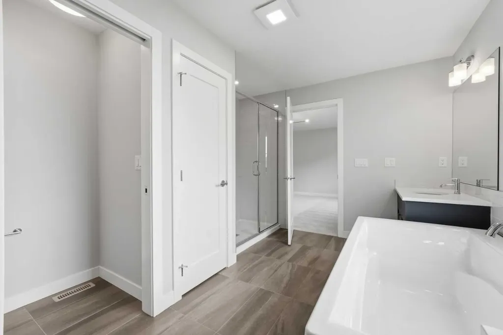 201 Cooperswood Green SW Airdrie AB T3B3Y6