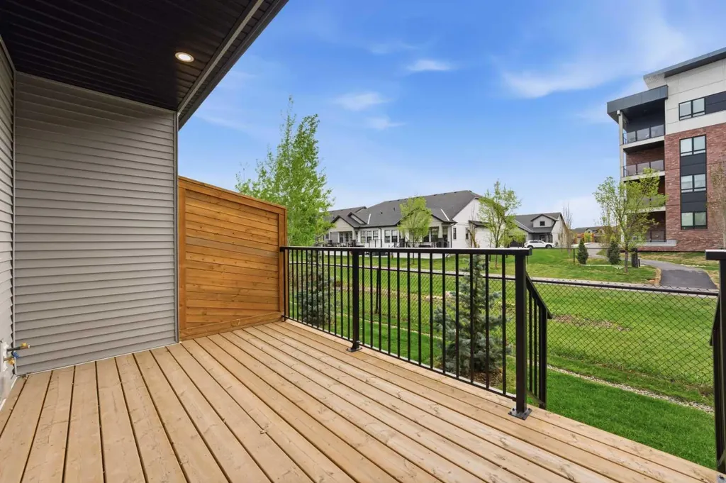 201 Cooperswood Green SW Airdrie AB T3B3Y6