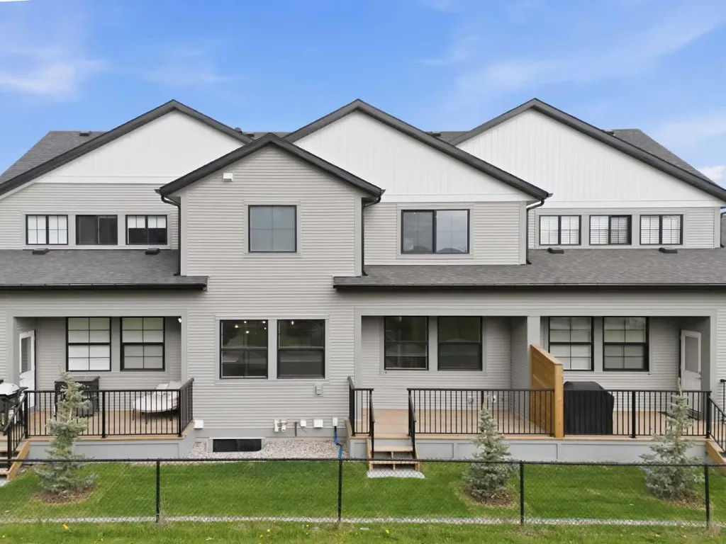 201 Cooperswood Green SW Airdrie AB T3B3Y6