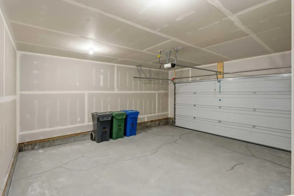 201 Cooperswood Green SW Airdrie AB T3B3Y6