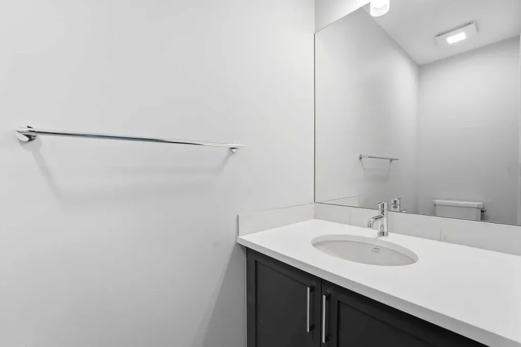 201 Cooperswood Green SW Airdrie AB T3B3Y6