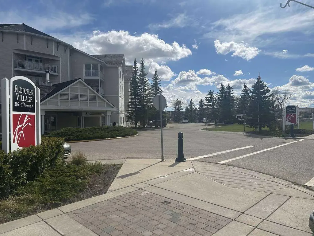 305 1 Avenue NW Airdrie AB T4B 2M5