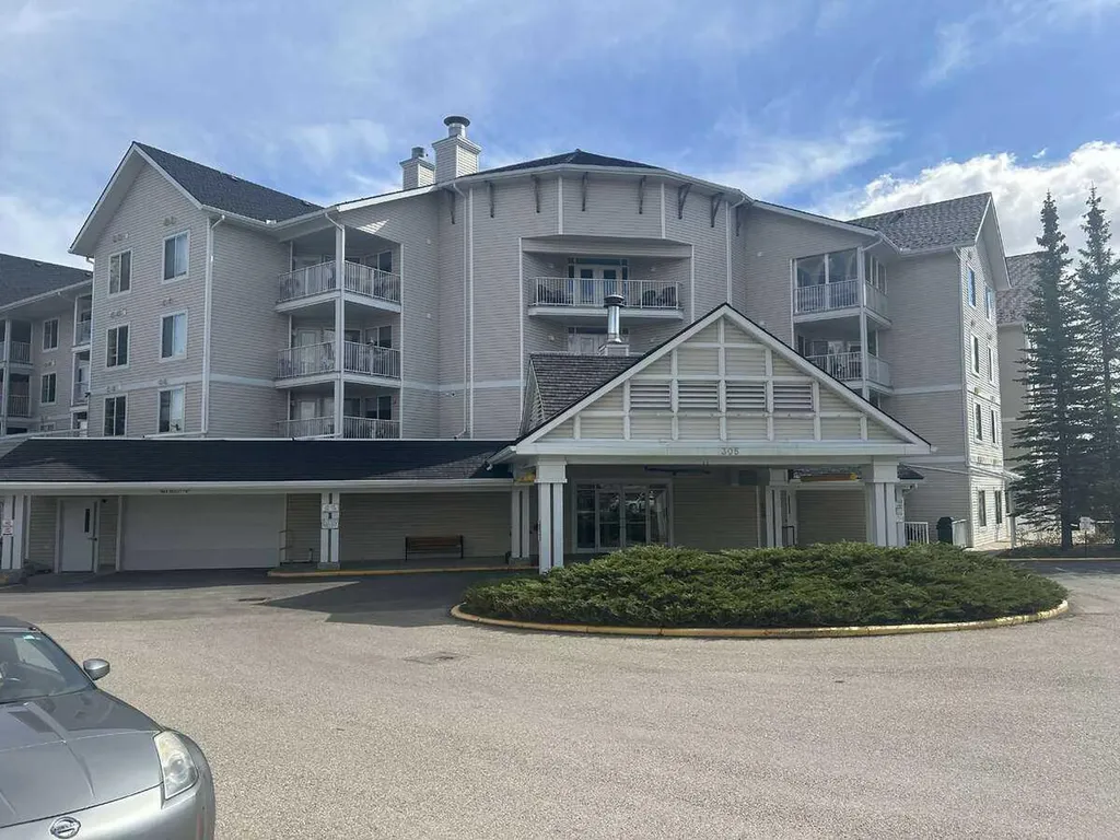 305 1 Avenue NW Airdrie AB T4B 2M5
