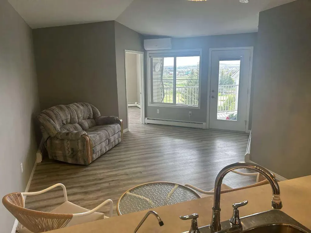 305 1 Avenue NW Airdrie AB T4B 2M5