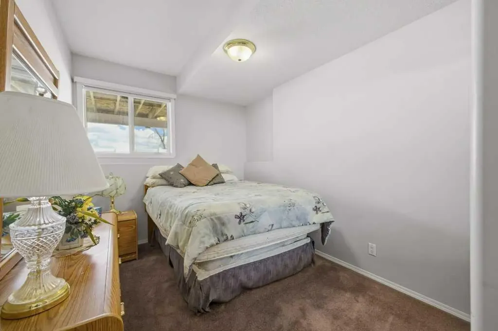 54 Lord Close Red Deer AB T4R 2R8
