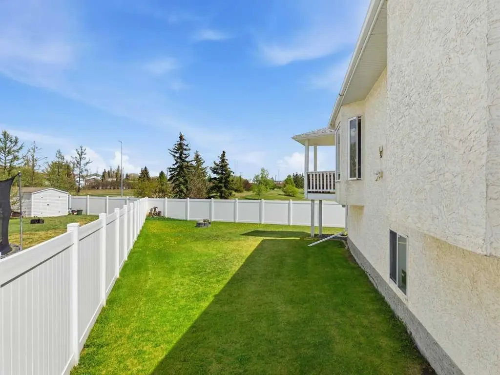 54 Lord Close Red Deer AB T4R 2R8
