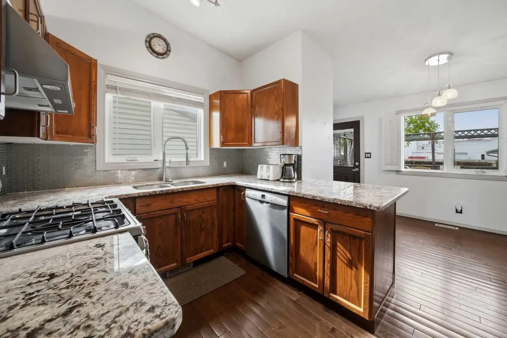 76 Dixon Crescent Red Deer AB T4R 2H5