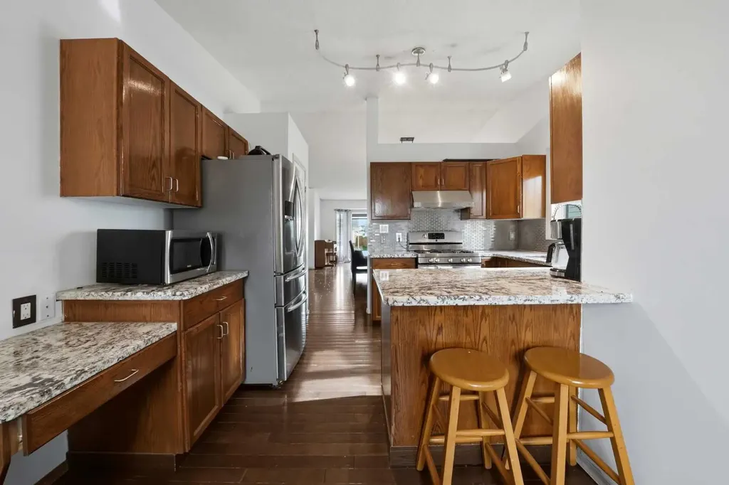 76 Dixon Crescent Red Deer AB T4R 2H5