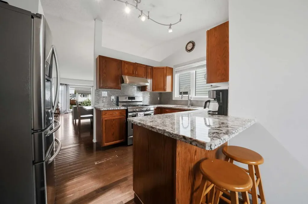 76 Dixon Crescent Red Deer AB T4R 2H5