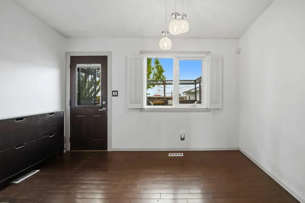 76 Dixon Crescent Red Deer AB T4R 2H5