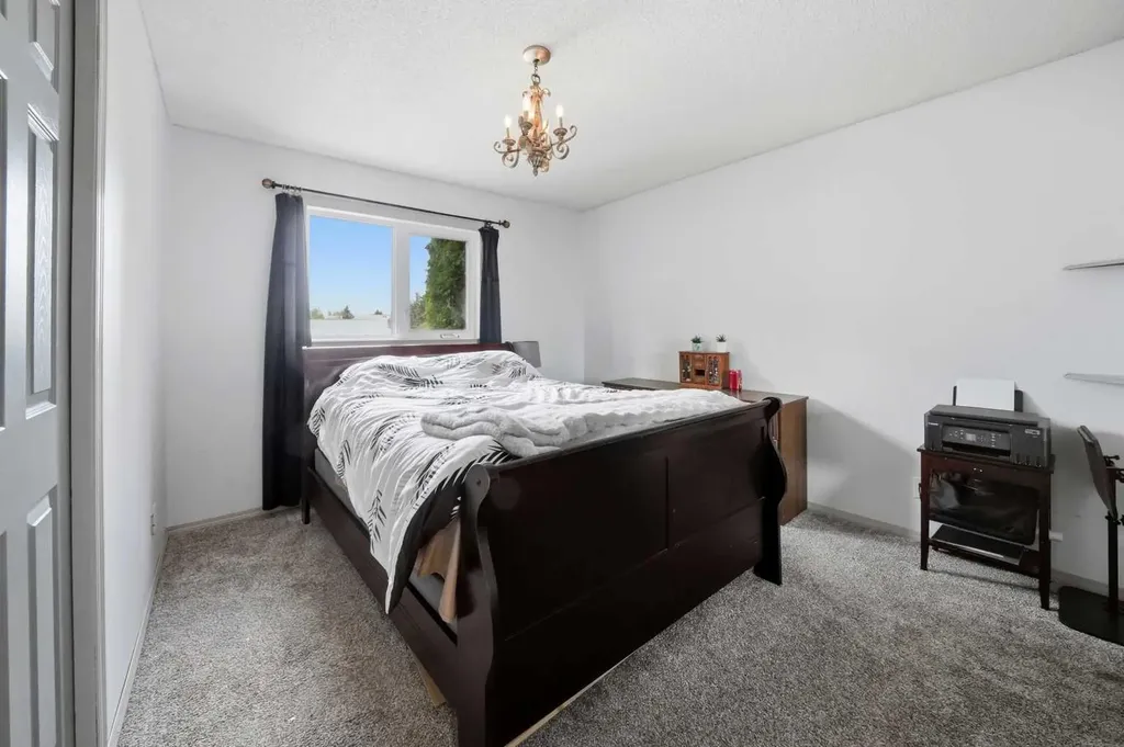 76 Dixon Crescent Red Deer AB T4R 2H5