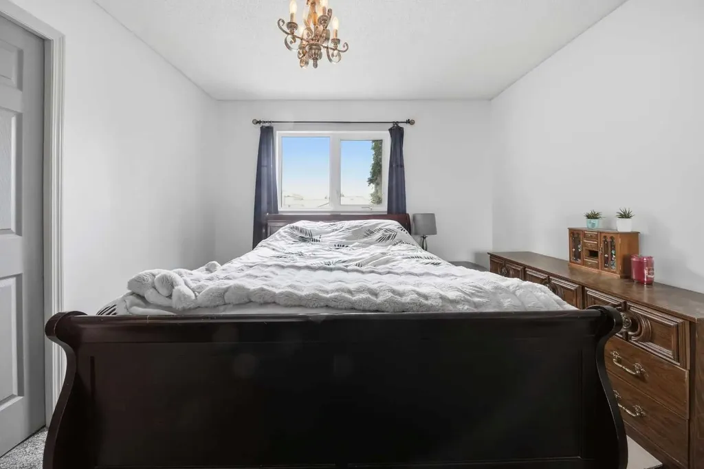 76 Dixon Crescent Red Deer AB T4R 2H5