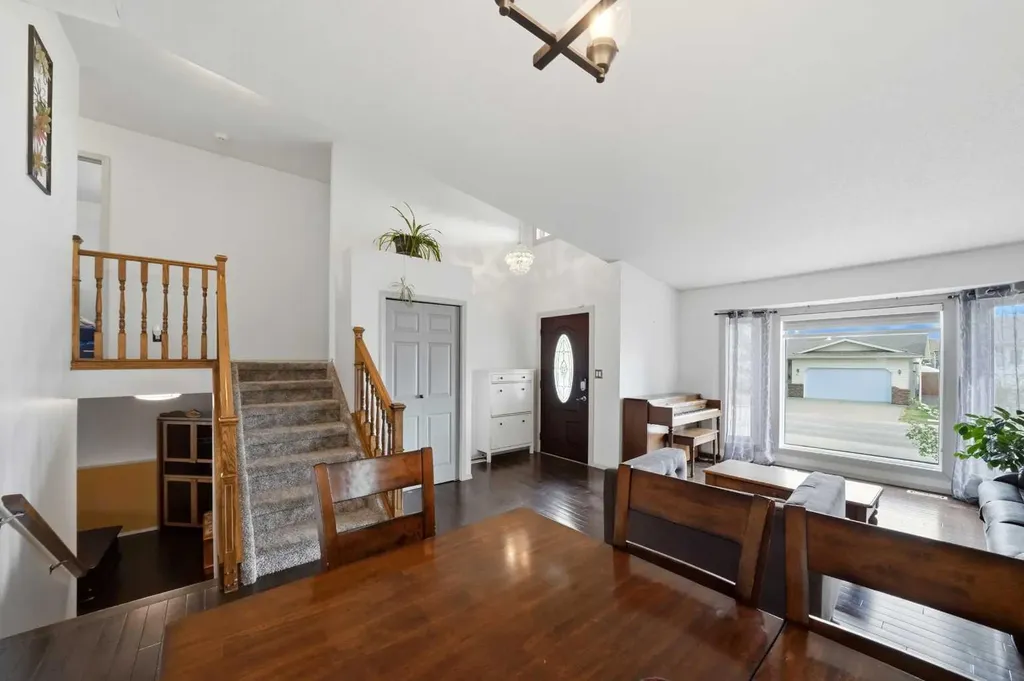 76 Dixon Crescent Red Deer AB T4R 2H5