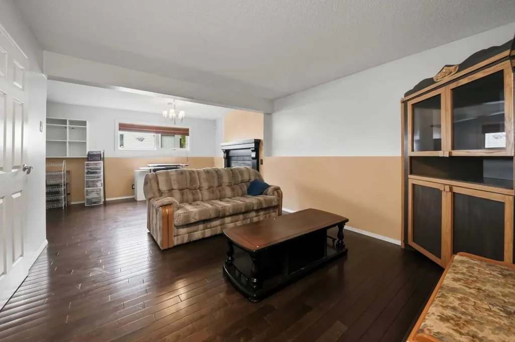 76 Dixon Crescent Red Deer AB T4R 2H5