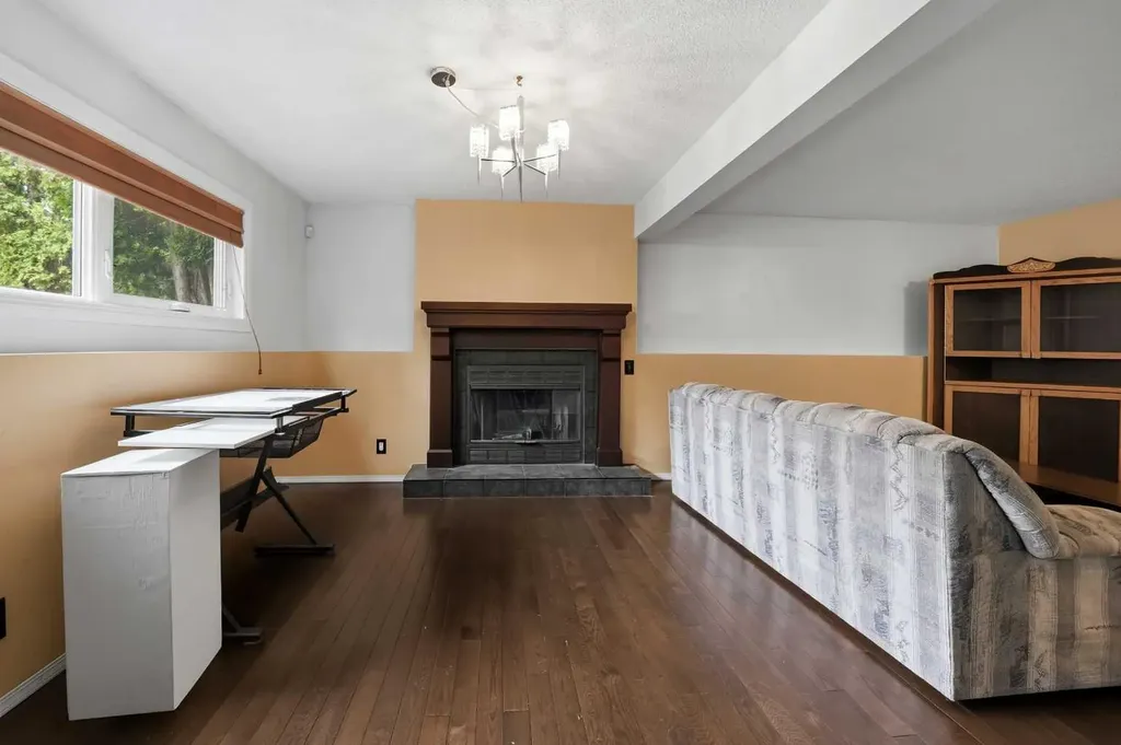 76 Dixon Crescent Red Deer AB T4R 2H5