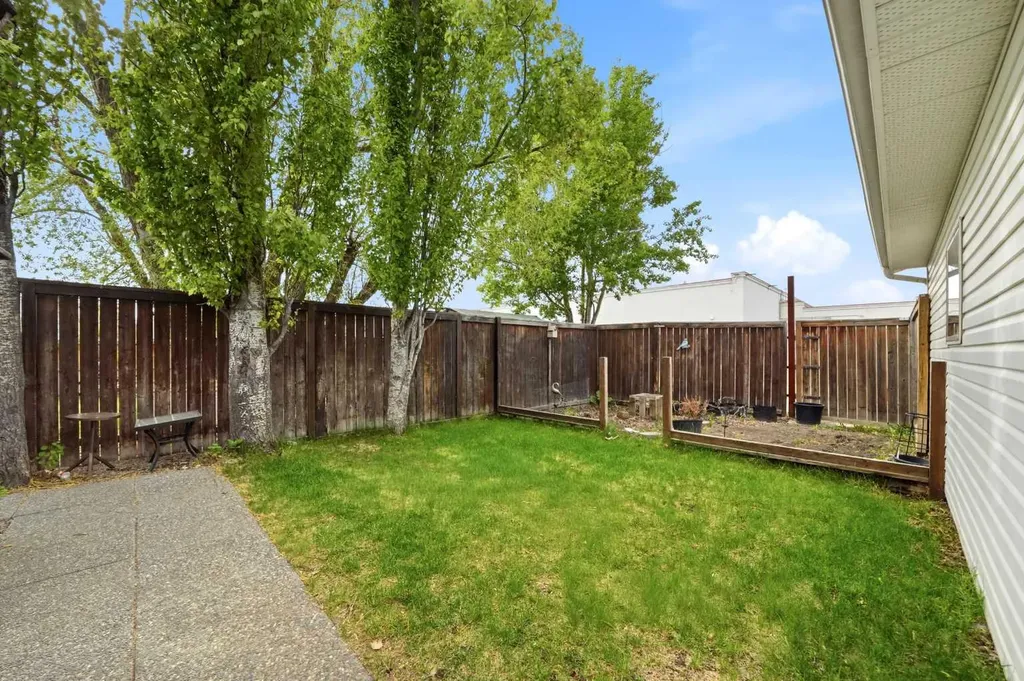 76 Dixon Crescent Red Deer AB T4R 2H5