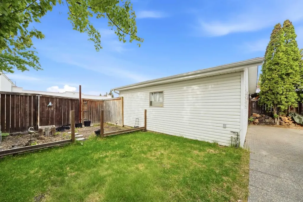 76 Dixon Crescent Red Deer AB T4R 2H5
