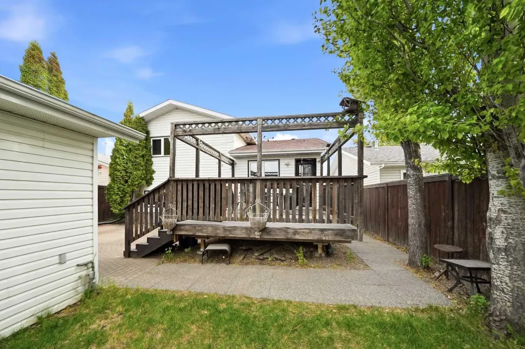 76 Dixon Crescent Red Deer AB T4R 2H5