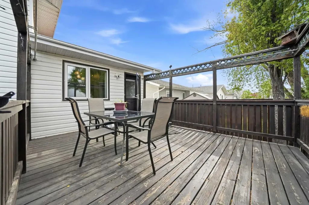 76 Dixon Crescent Red Deer AB T4R 2H5