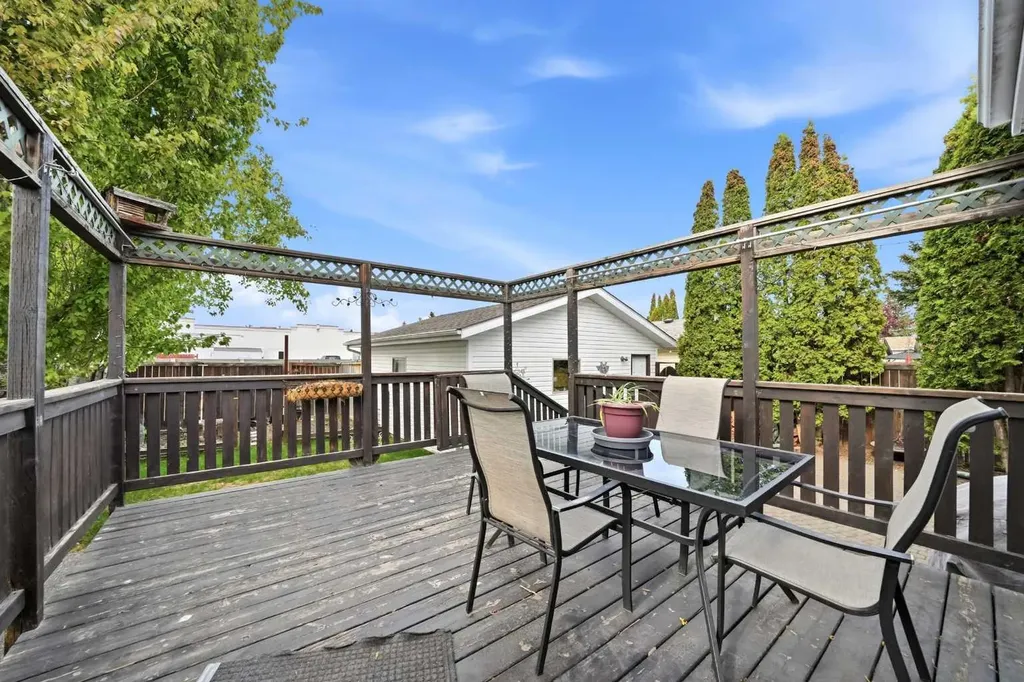 76 Dixon Crescent Red Deer AB T4R 2H5