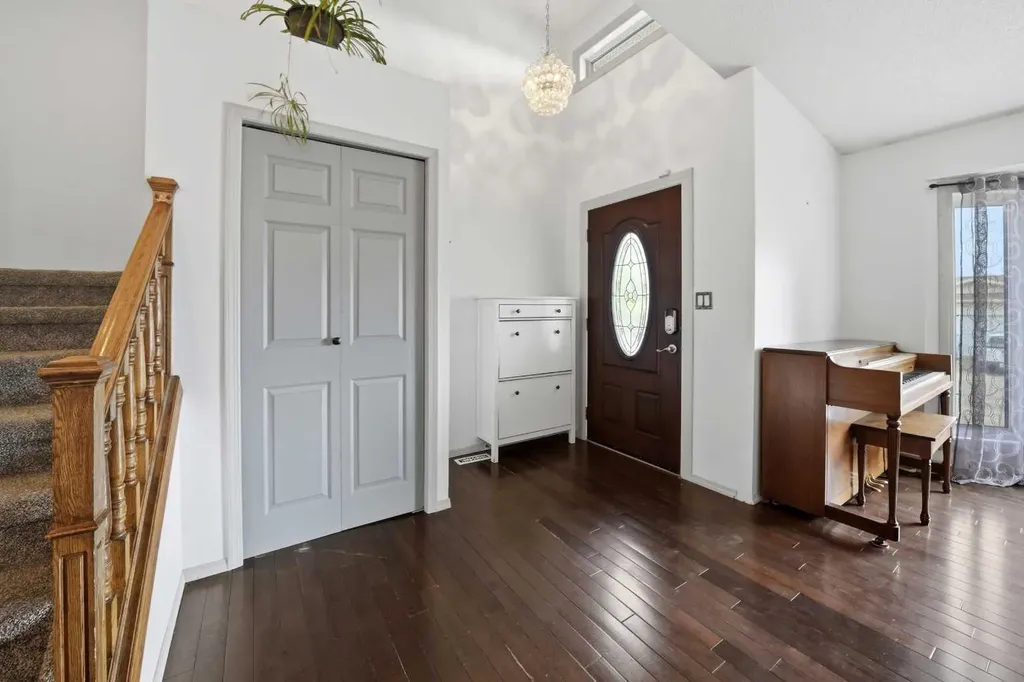 76 Dixon Crescent Red Deer AB T4R 2H5