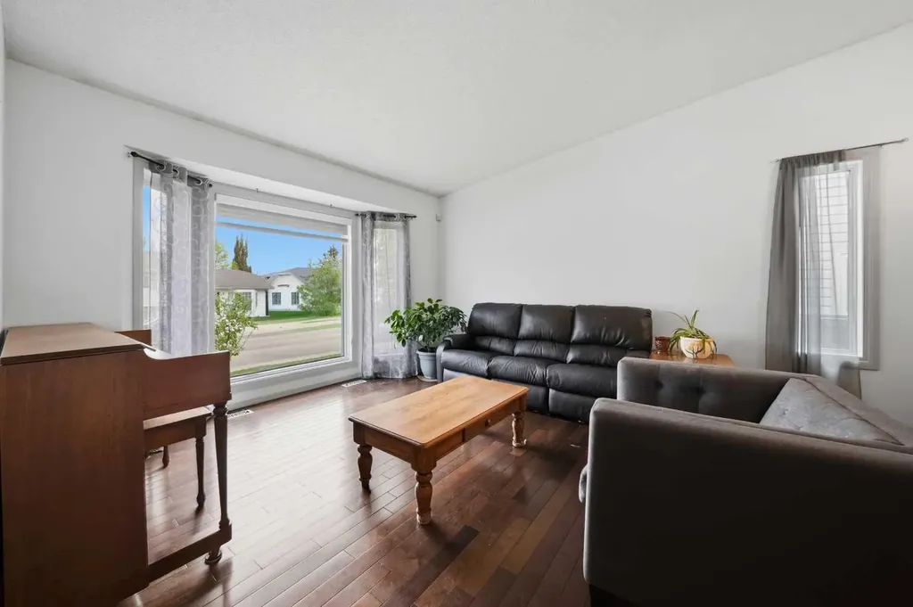76 Dixon Crescent Red Deer AB T4R 2H5