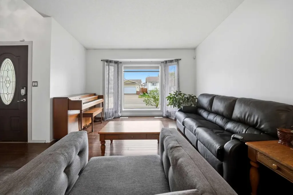 76 Dixon Crescent Red Deer AB T4R 2H5