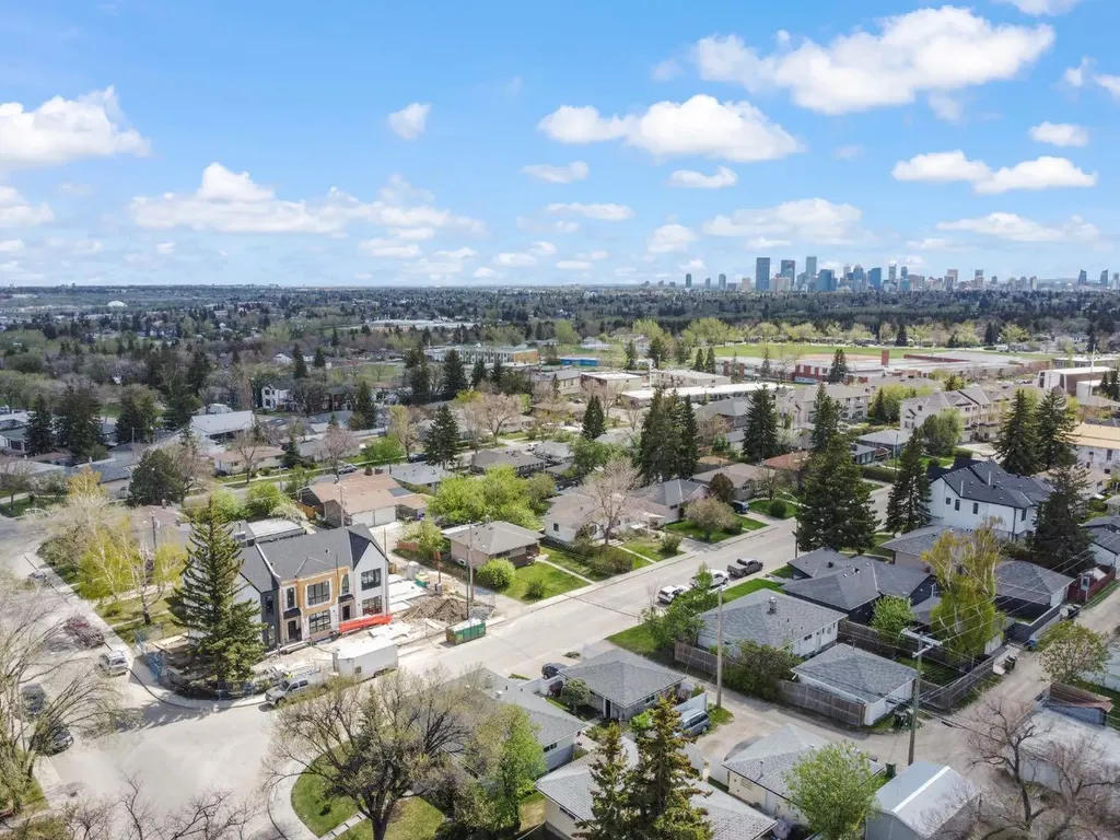 178 Heston Street NW Calgary AB T2K2C4