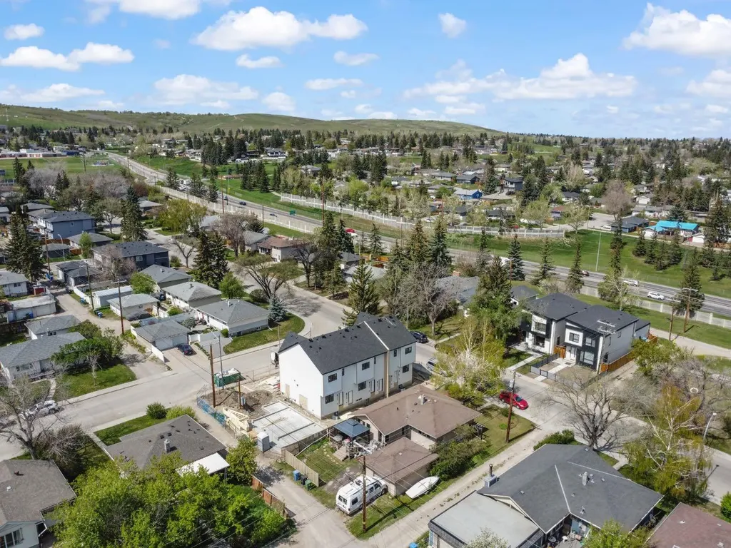 178 Heston Street NW Calgary AB T2K2C4