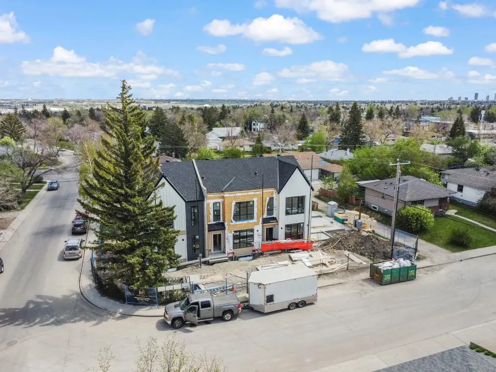 178 Heston Street NW Calgary AB T2K2C4