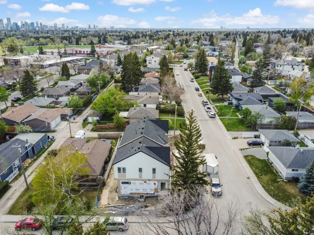 178 Heston Street NW Calgary AB T2K2C4