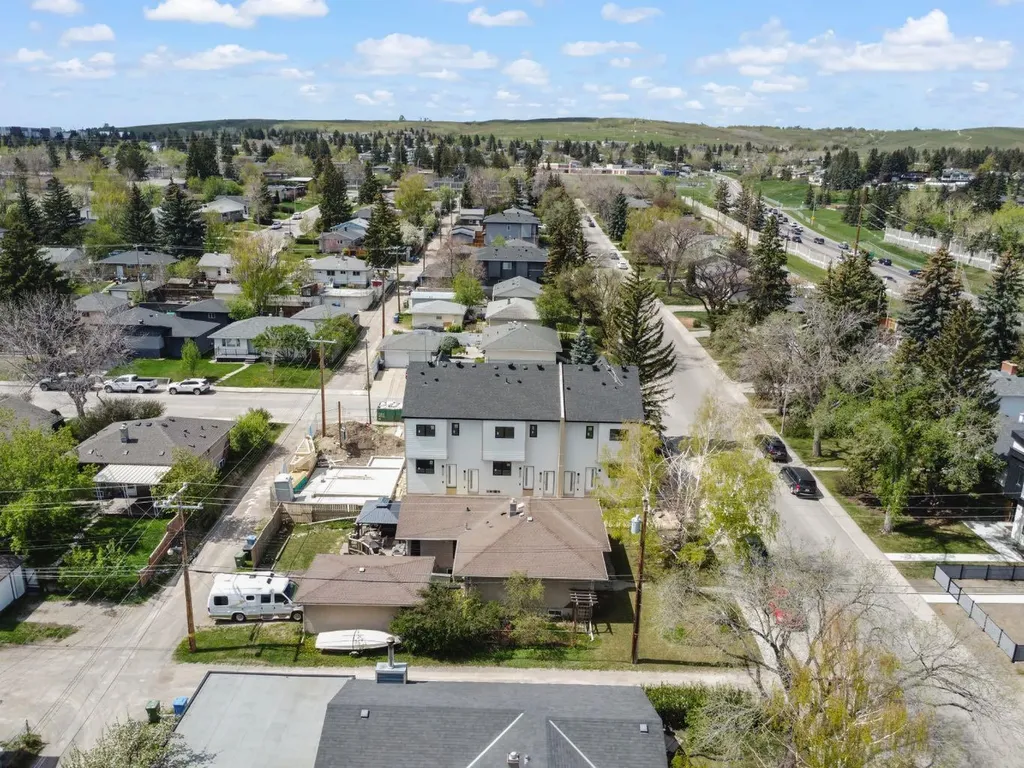 178 Heston Street NW Calgary AB T2K2C4
