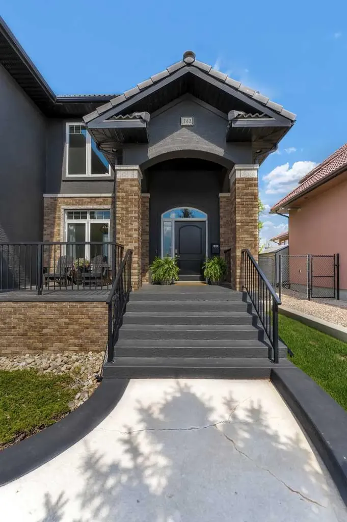 242 Desert Blume Drive Desert Blume AB T1B 0H6