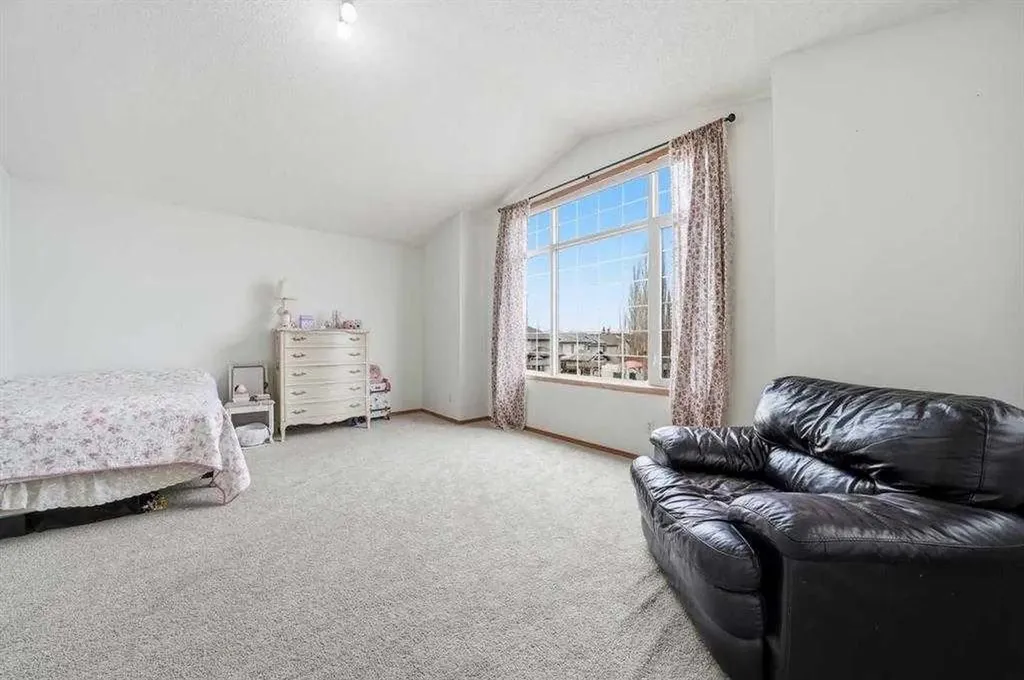62 New Brighton Circle SE Calgary AB T2Z 4B3