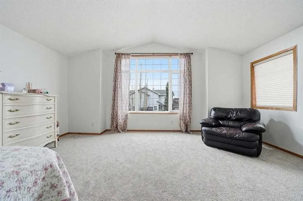 62 New Brighton Circle SE Calgary AB T2Z 4B3